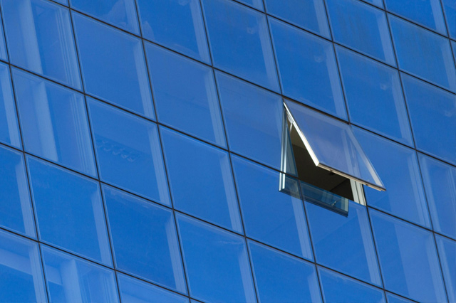 Building curtain wall